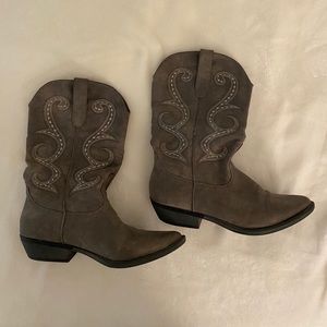 Women’s cowboy boots